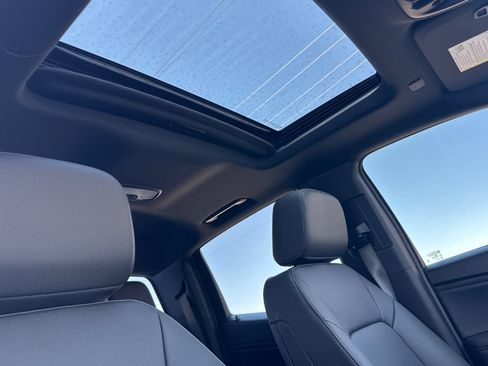 New 2025 GMC Canyon Elevation w/ Convenience Package image 17