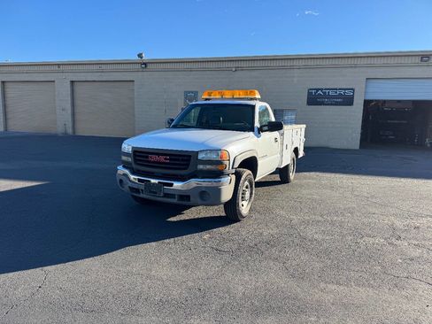 Used 2006 GMC Sierra 2500 W/T image 2