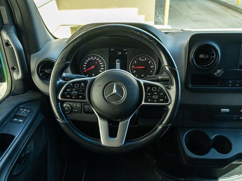 Used 2021 Mercedes-Benz Sprinter 2500 image 19