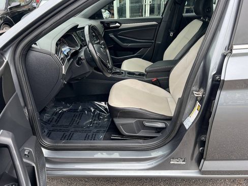 Used 2019 Volkswagen Jetta R-Line FWD image 20