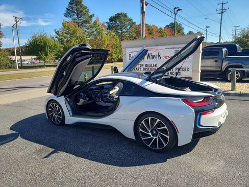 Used 2016 BMW i8 image 12