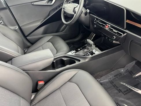 Certified 2025 Kia Niro EX Touring FWD image 22
