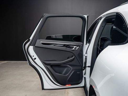 New 2026 Porsche Macan Turbo AWD/4WD image 41