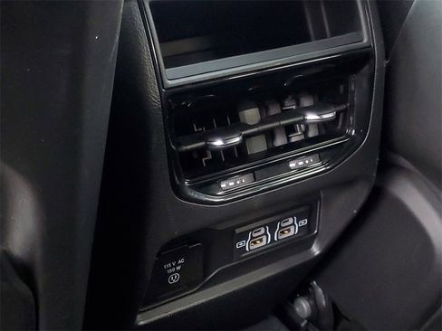 Used 2024 Jeep Grand Cherokee Altitude image 31