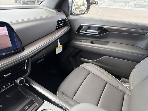 New 2026 Chevrolet Suburban Premier image 24