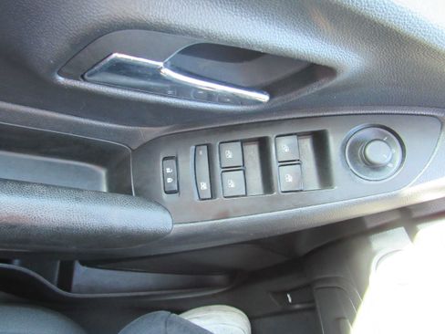 Used 2022 Chevrolet Trax LT w/ LT Convenience Package AWD/4WD image 17