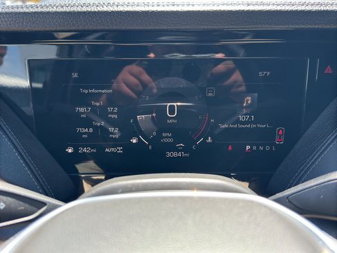 Used 2025 GMC Yukon XL Denali AWD/4WD image 27