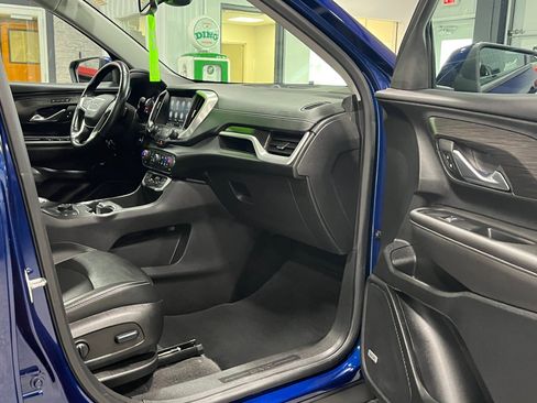 Certified 2022 GMC Terrain SLT w/ Infotainment Package II image 9