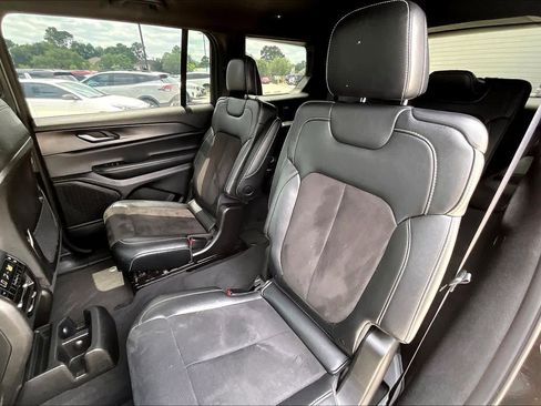 Used 2023 Jeep Grand Cherokee L Laredo RWD image 18