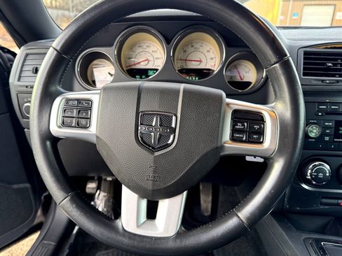 Used 2014 Dodge Challenger SXT image 13