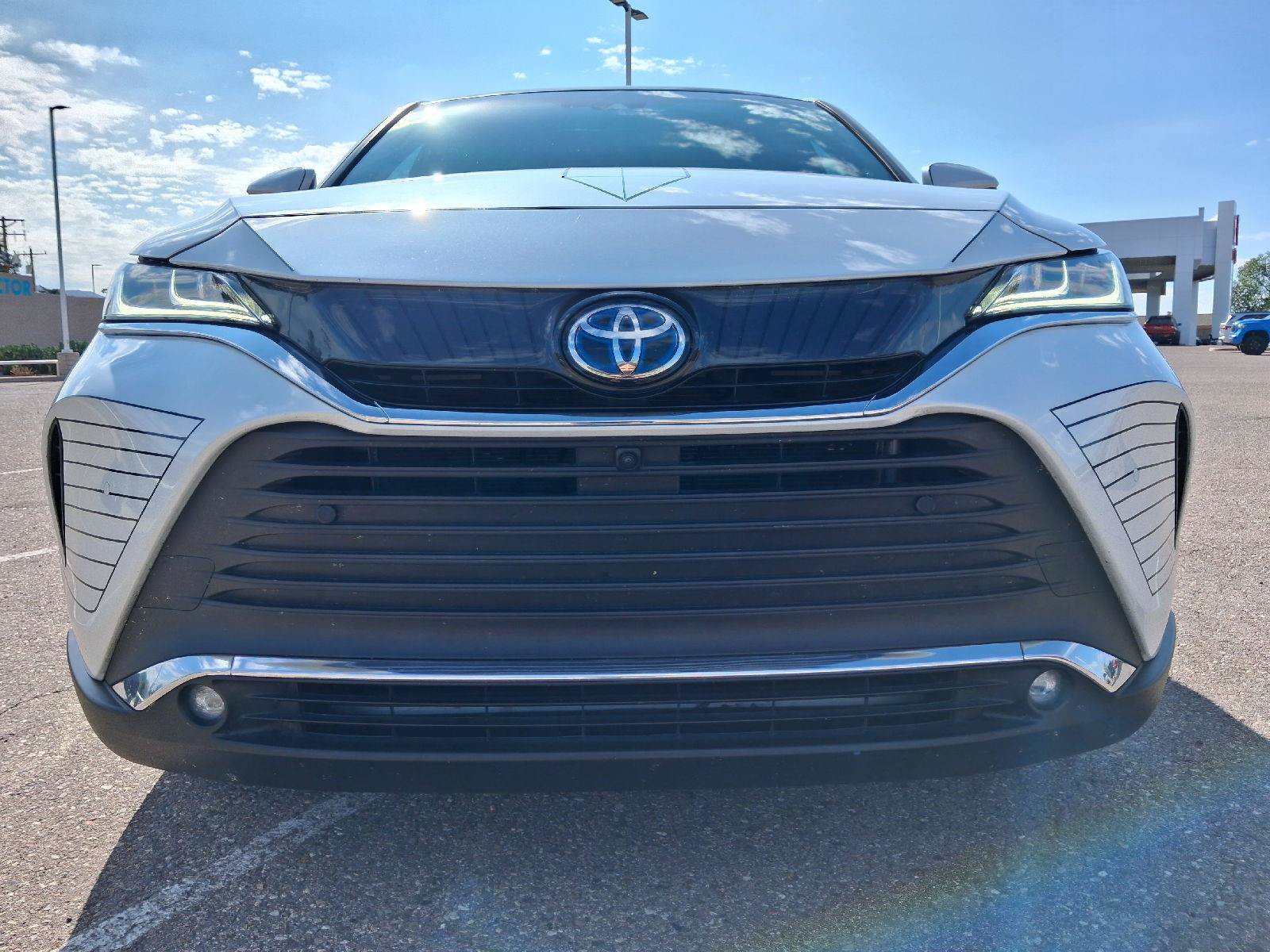 Used 2024 Toyota Venza Limited AWD/4WD image 9