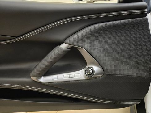 Used 2022 Ferrari 812 GTS image 31