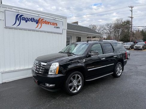 Used 2009 Cadillac Escalade w/ Ultra Luxury Collection image 14