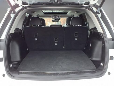 Used 2023 Jeep Grand Cherokee Limited AWD/4WD image 11