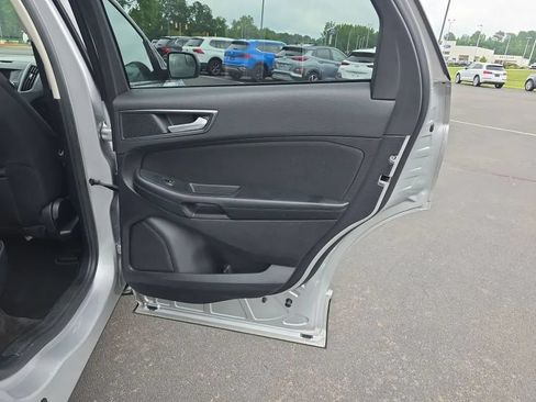 Used 2018 Ford Edge SE FWD image 40