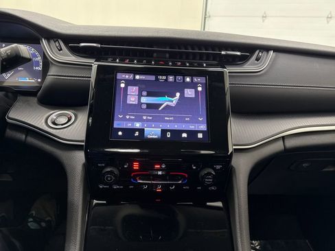 Used 2023 Jeep Grand Cherokee Laredo w/ Luxury Tech Group I image 19