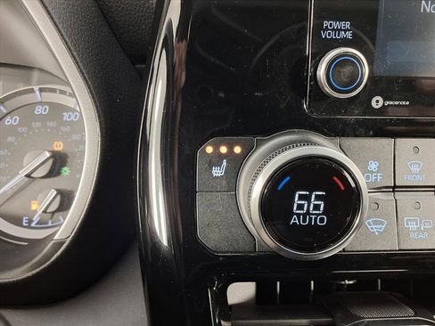 Used 2022 Toyota Highlander XLE image 12