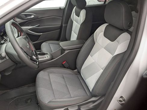 Used 2025 Chevrolet Equinox LT w/ Safety and Technology Package image 12