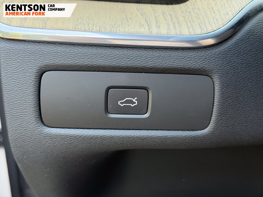 Used 2026 Volvo XC60 B5 Plus AWD/4WD image 17