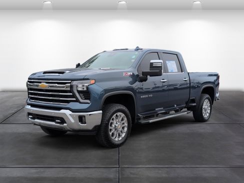 Used 2025 Chevrolet Silverado 2500 LTZ w/ LTZ Premium Package image 6