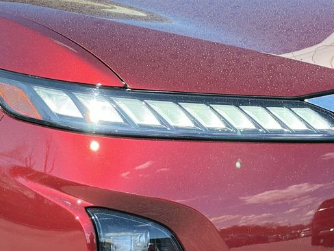 Used 2025 INFINITI QX80 Sensory image 4