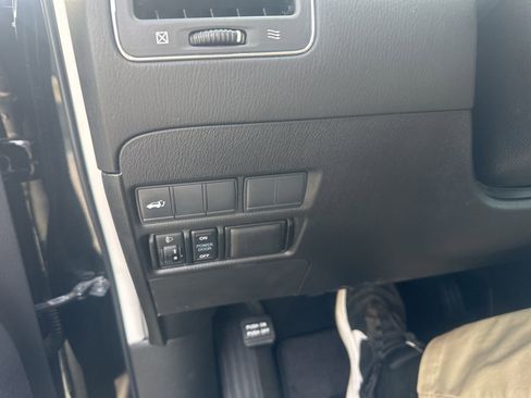 Used 2018 Nissan Armada SL w/ Moonroof Package image 31