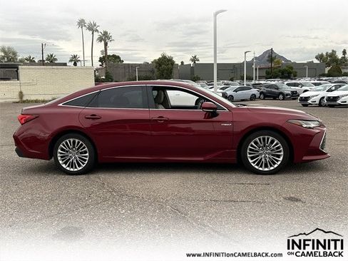 Used 2019 Toyota Avalon Limited image 6