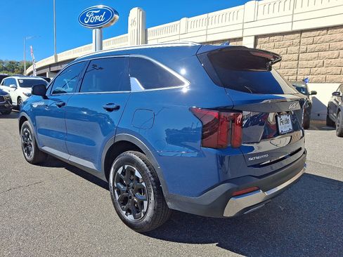 Used 2025 Kia Sorento S image 6