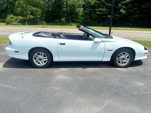 Used 1995 Chevrolet Camaro Z28 image 4