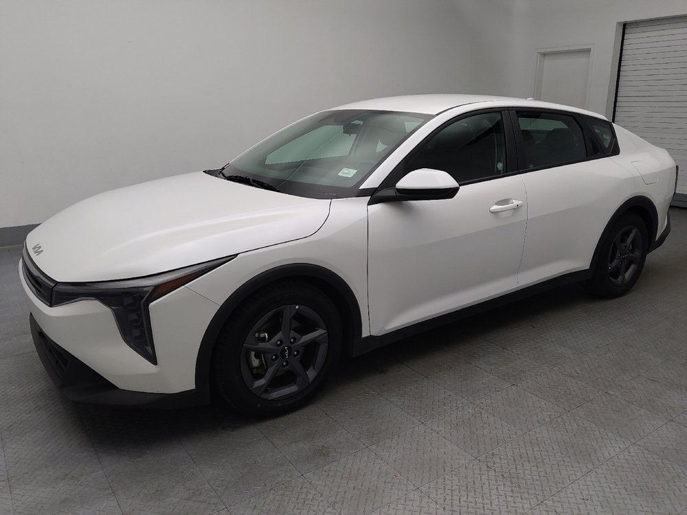 Used 2025 Kia K4 FWD image 2
