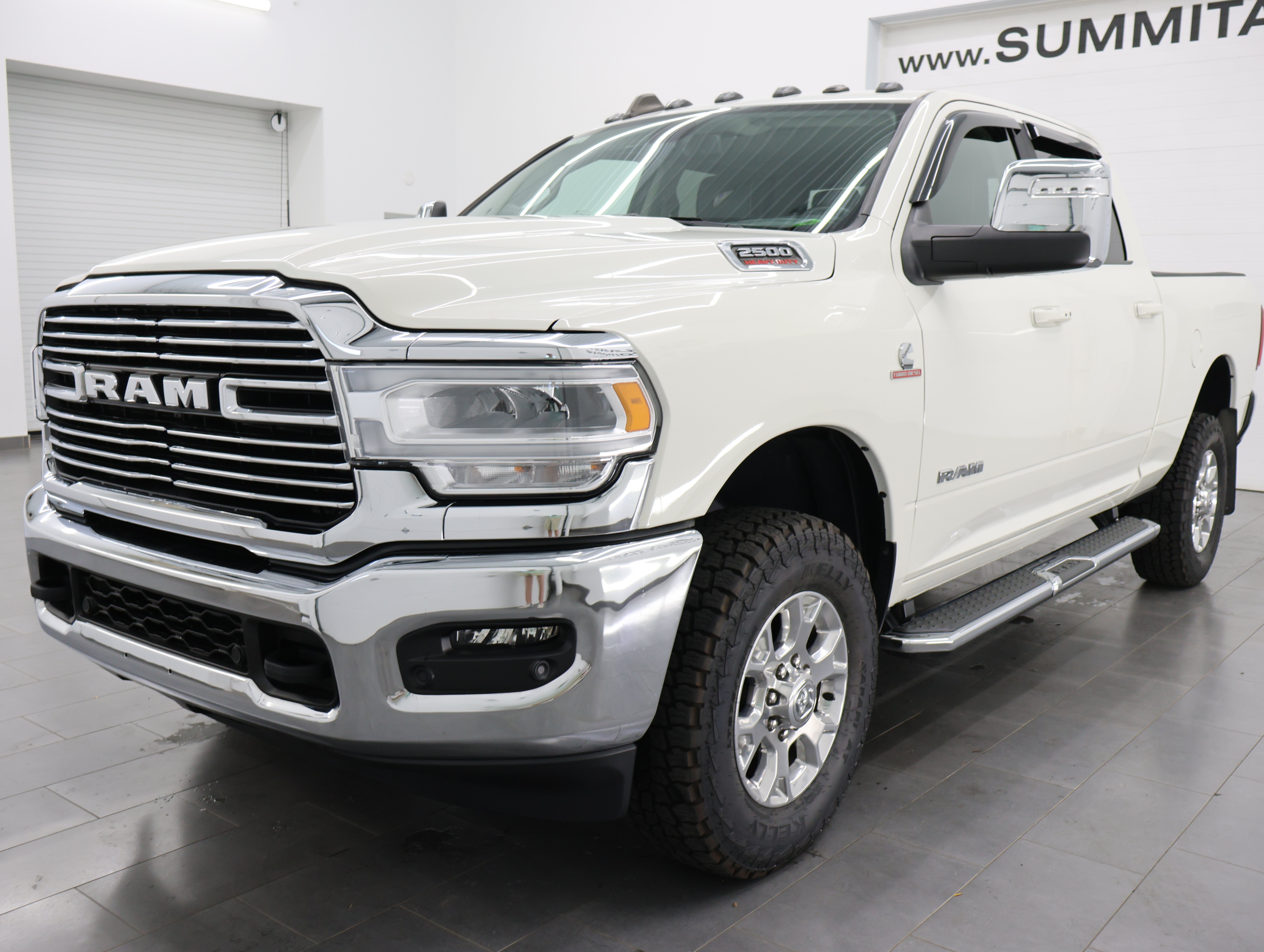 Used 2024 RAM 2500 Laramie AWD/4WD image 7