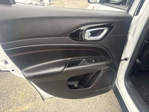 Used 2024 Jeep Compass Trailhawk image 19