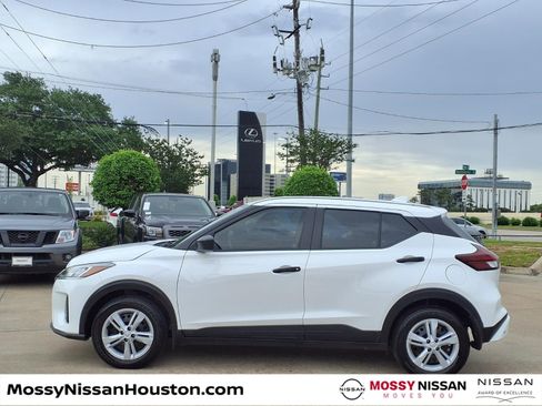 Used 2024 Nissan Kicks S FWD image 5