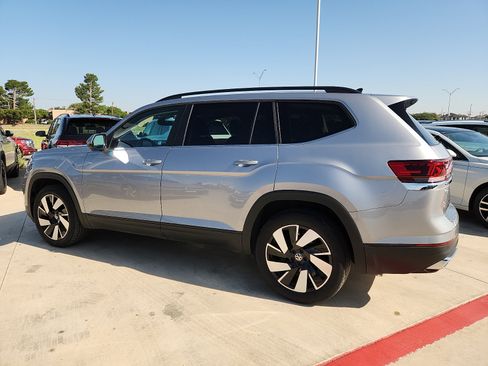 Certified 2026 Volkswagen Atlas SE FWD image 3