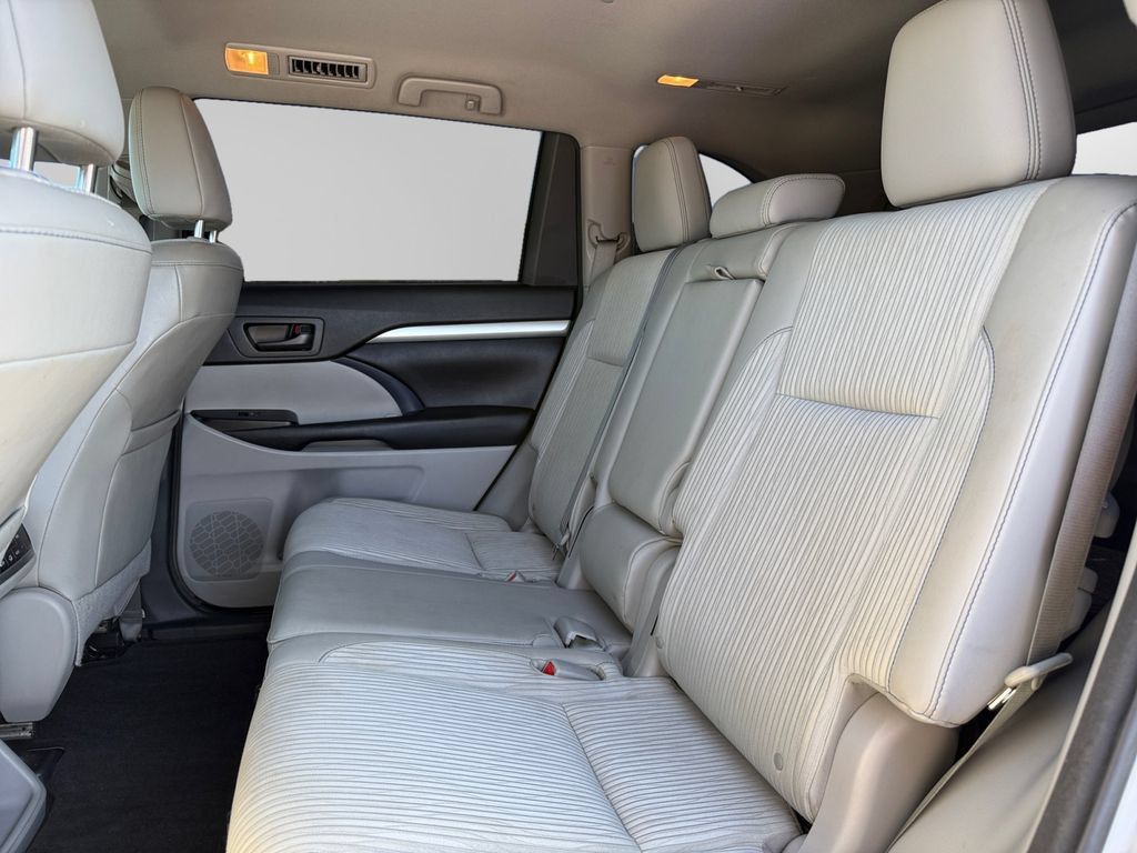Used 2015 Toyota Highlander Plus FWD image 13