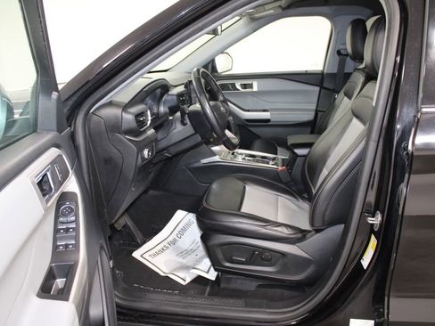 Used 2022 Ford Explorer XLT w/ Equipment Group 202A image 22