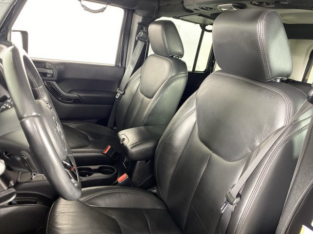 Used 2015 Jeep Wrangler Unlimited Sahara w/ Dual Top Group AWD/4WD image 15