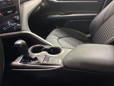 Used 2024 Toyota Camry SE image 23