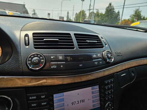 Used 2008 Mercedes-Benz E 350 4MATIC Sedan image 21