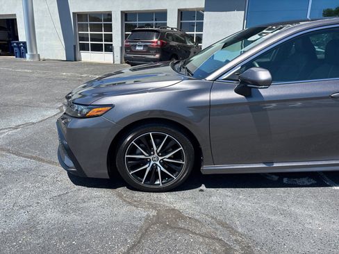 Used 2021 Toyota Camry SE w/ Convenience Package FWD image 7