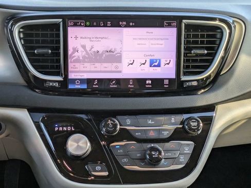 Used 2022 Chrysler Pacifica Touring-L image 20