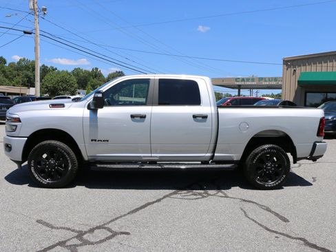 Used 2026 RAM 2500 Big Horn AWD/4WD image 2