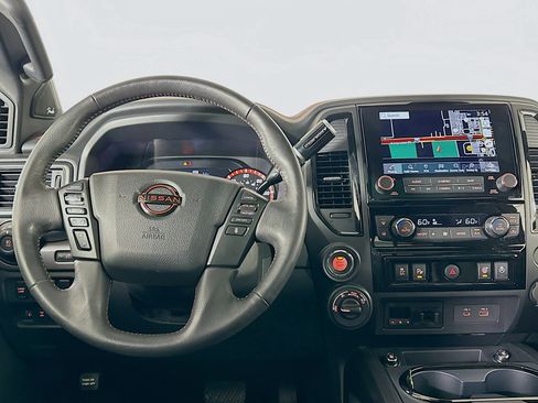 Used 2024 Nissan Titan PRO-4X w/ Pro-4x Convenience Package image 18