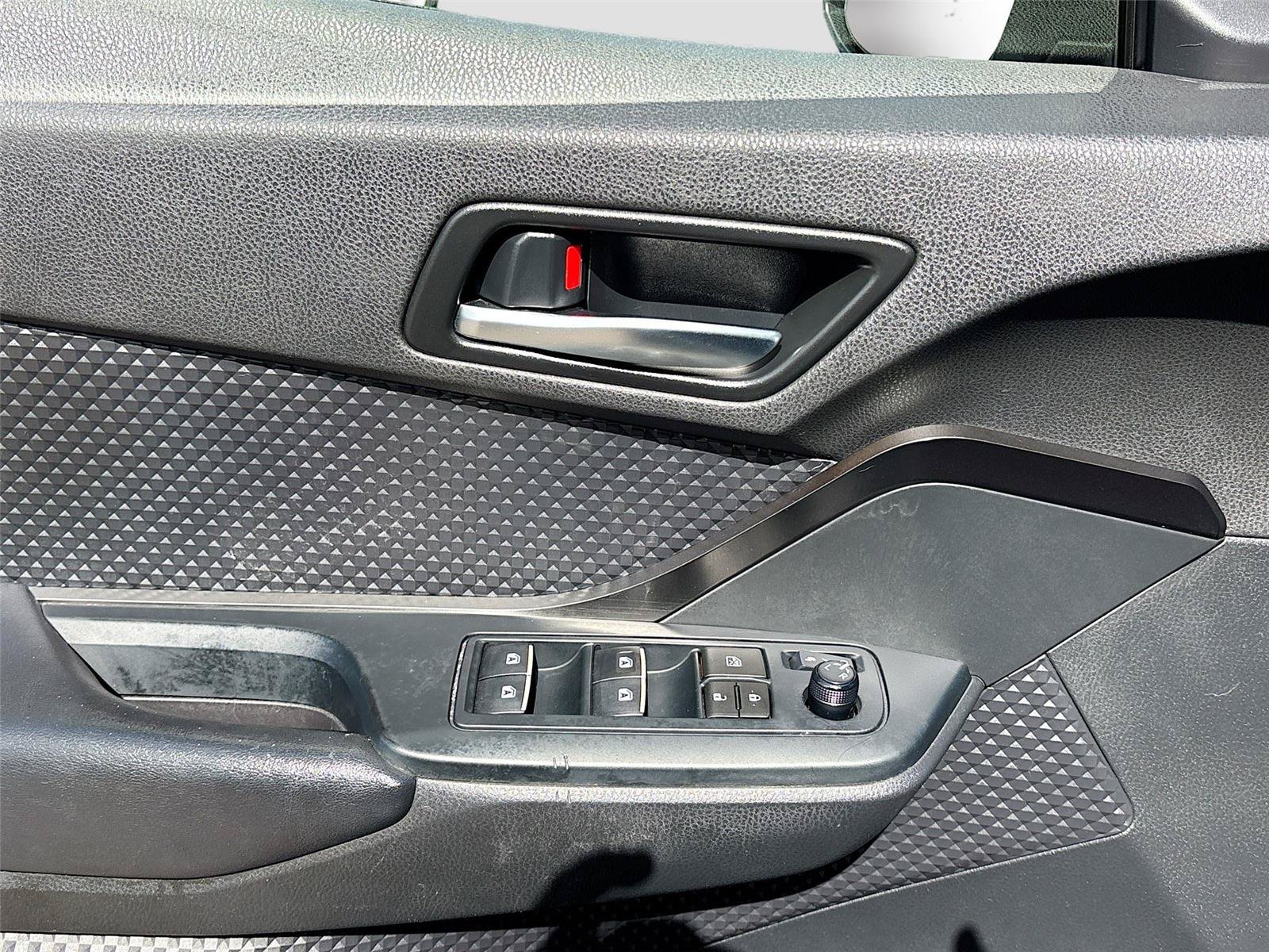 Used 2018 Toyota C-HR XLE FWD image 17