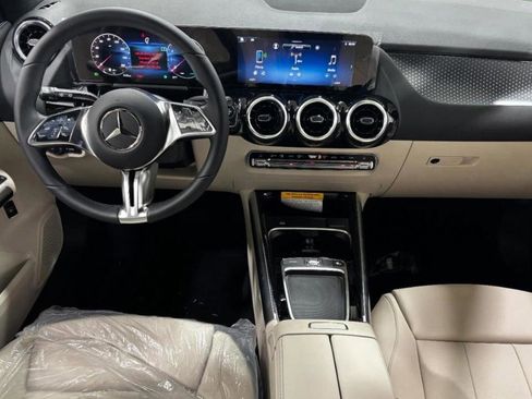 Used 2025 Mercedes-Benz GLA 250 4MATIC image 6