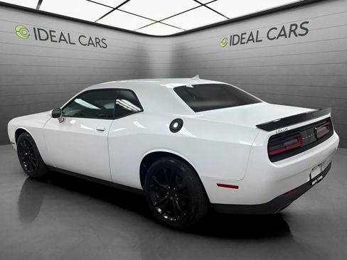 Used 2016 Dodge Challenger SXT Plus RWD image 7
