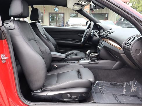 Used 2011 BMW 135i Convertible image 25