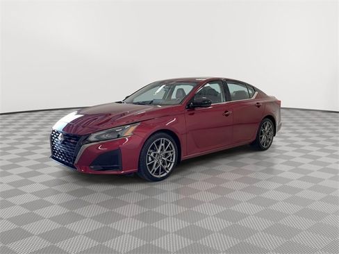 Certified 2024 Nissan Altima 2.0 SR image 6