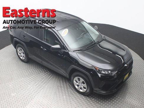 Used 2021 Toyota RAV4 LE image 3