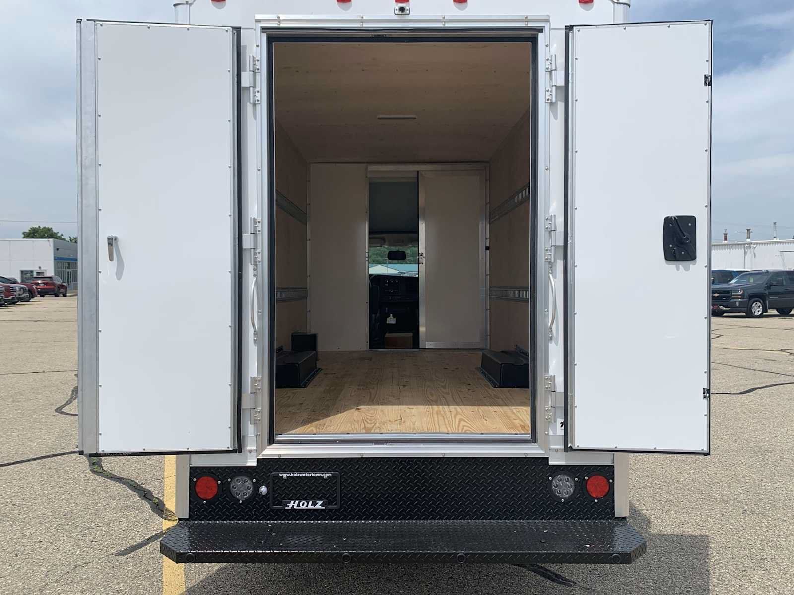 New 2025 GMC Savana 3500 w/ Power Convenience Package RWD image 17